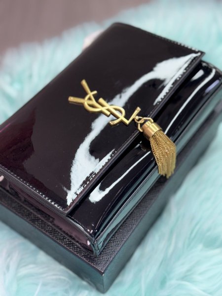 حقيبة يد من YSLباللون الأسود 🖤